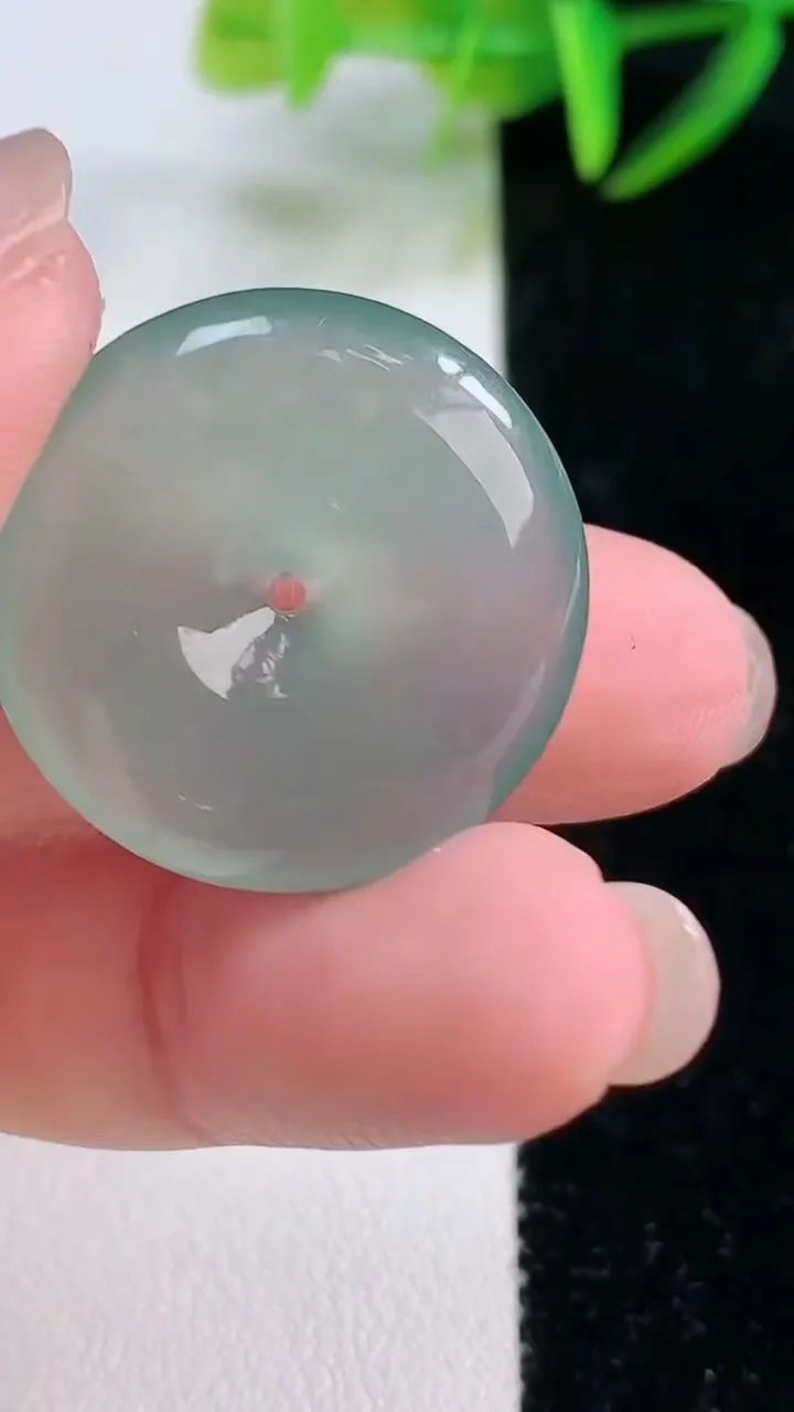 天然A货翡翠平安扣吊坠，尺寸25-5.6，重量:7.20g
11月26日