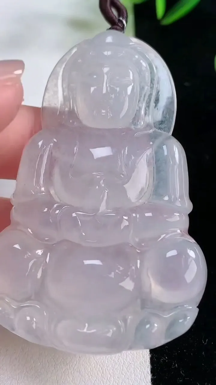 天然A货翡翠种白冰观音菩萨吊坠，尺寸64.4-41-6.6，重量:29.91g
11月26日