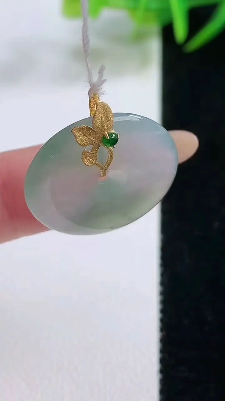 天然A货翡翠平安扣吊坠，尺寸21.4-3，重量:4.06g
11月26日