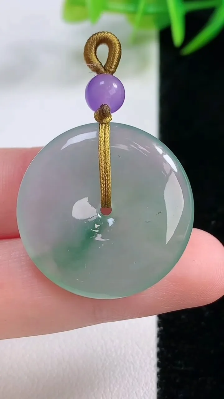 天然A货翡翠平安扣吊坠，尺寸27.2-4.8，重量:7.84g
11月26日