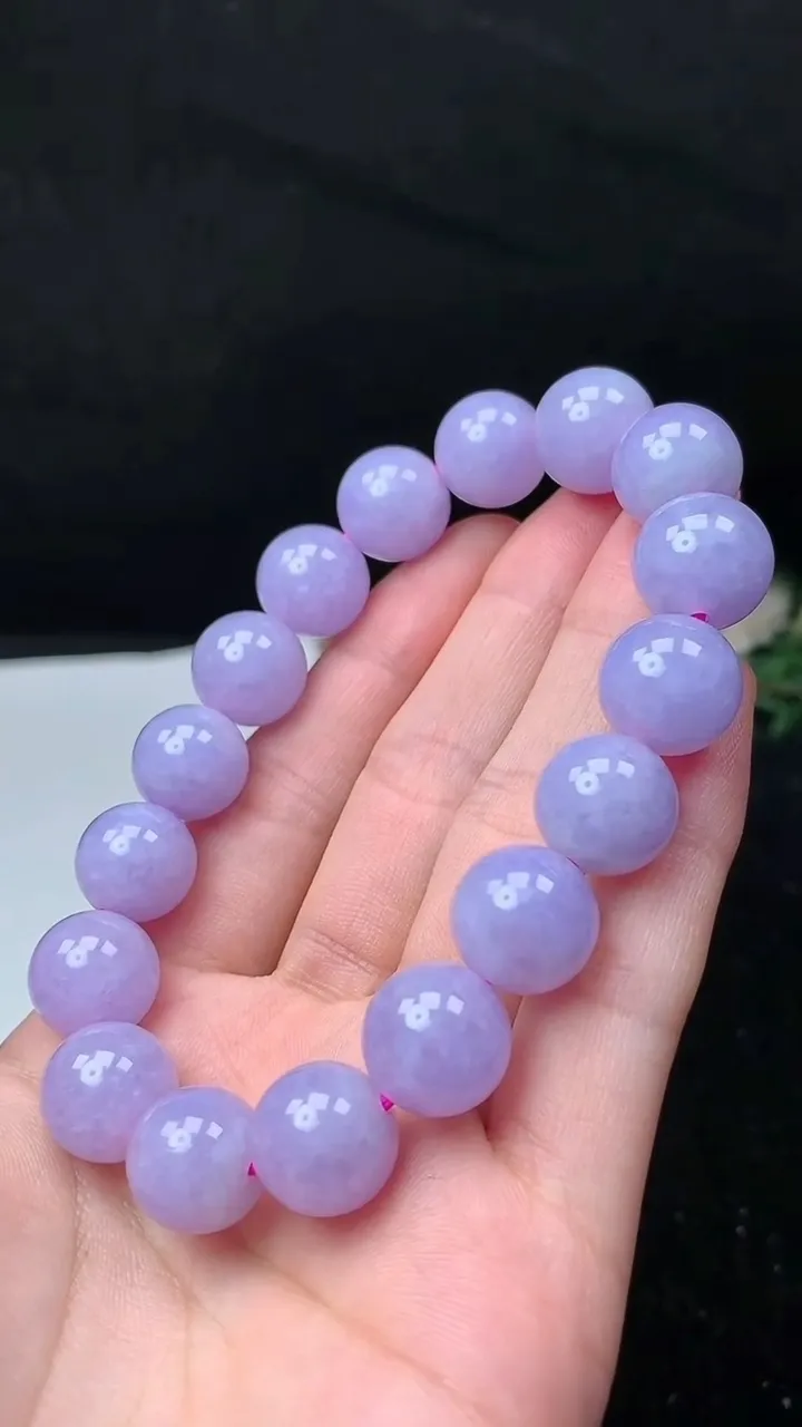 天然A货翡翠货紫罗兰圆珠手串，尺寸12.6-17颗，重量:58.66g11月26日
工厂直销收藏佳品,种好水足，色泽均匀，有种有色，上手高大气！