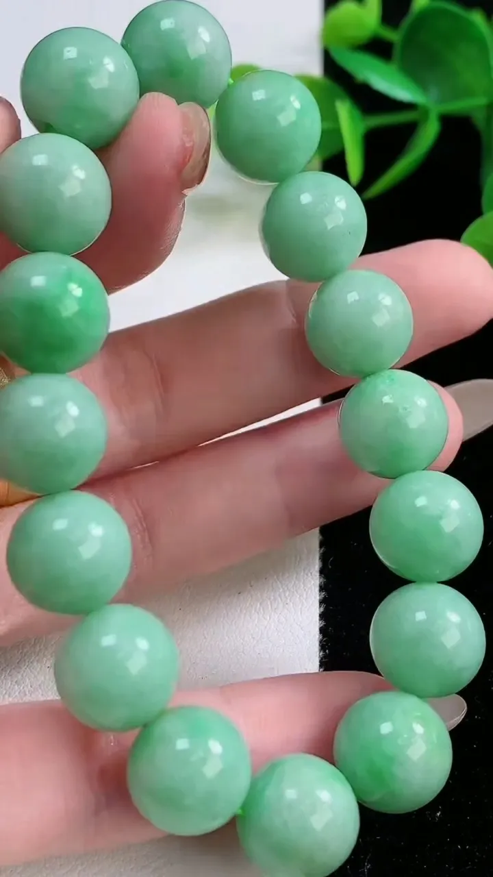 天然A货翡翠圆珠手串，尺寸12-16颗，重量:47.22g11月26日
工厂直销收藏佳品,种好水足，