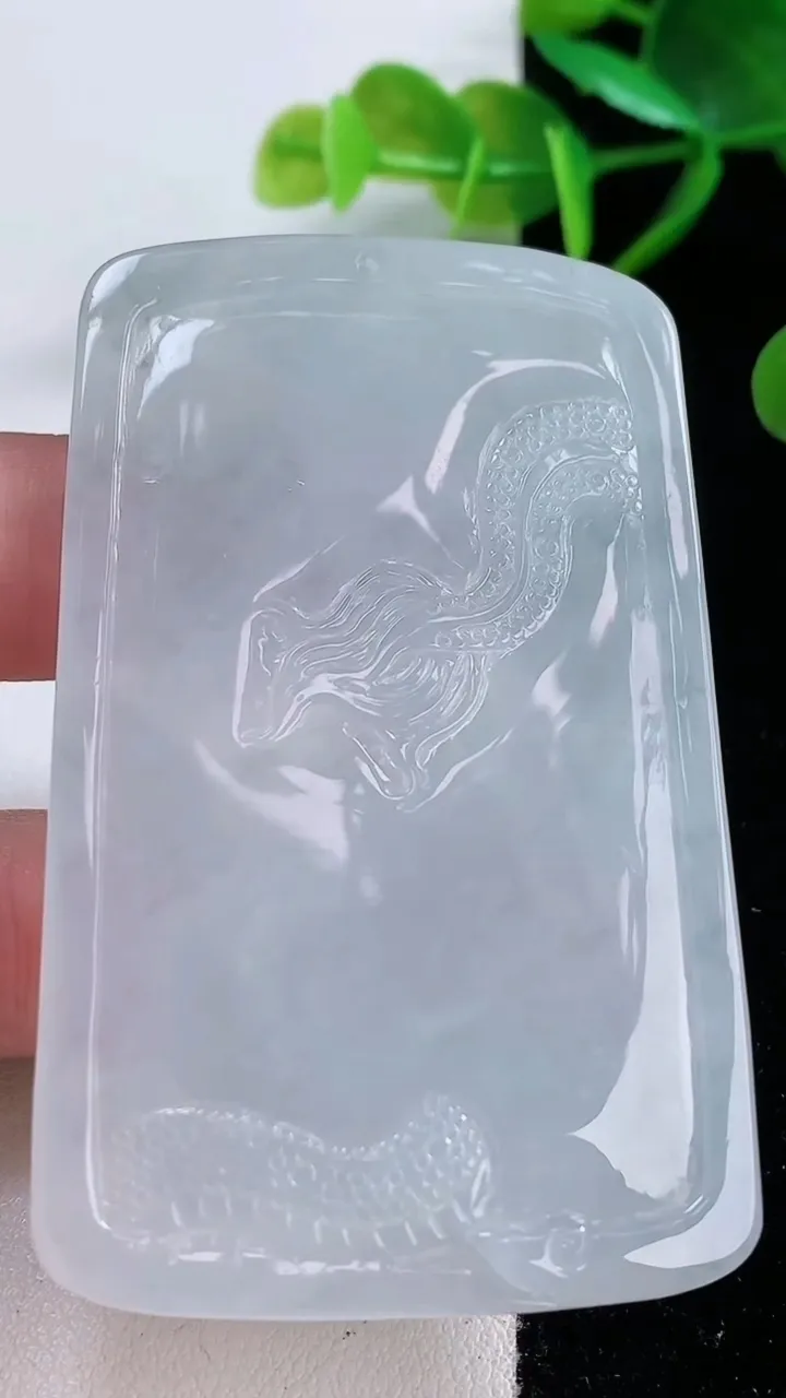 天然A货翡翠祥龙观音菩萨吊坠，尺寸68.5-42-6.5，重量:42.85g
11月26日