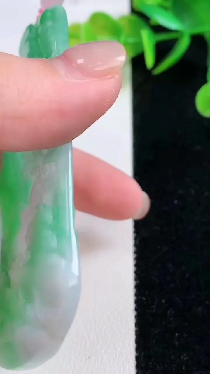 天然A货翡翠山水牌吊坠，尺寸79-54-5.2，重量:43.82g
11月26日