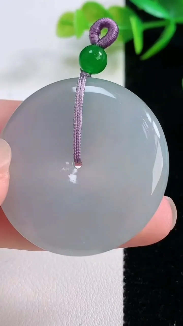 天然A货翡翠平安扣吊坠，尺寸38.6-6，重量:20.15g
11月26日