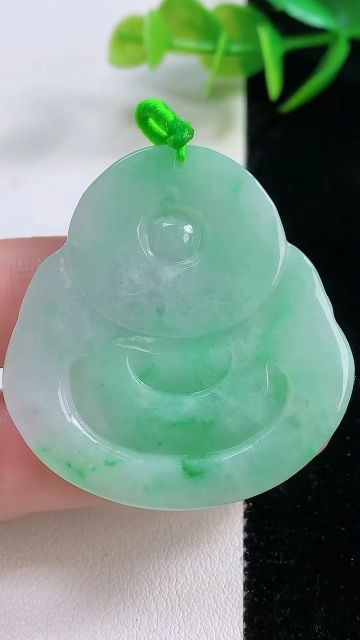 天然A货翡翠佛公吊坠，尺寸43-41.6-6，重量:18.44g
11月26日