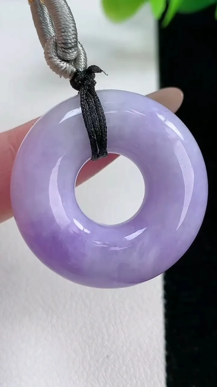 天然A货翡翠紫罗兰平安环吊坠，尺寸29.9-9.6，重:17.62g
11月26日