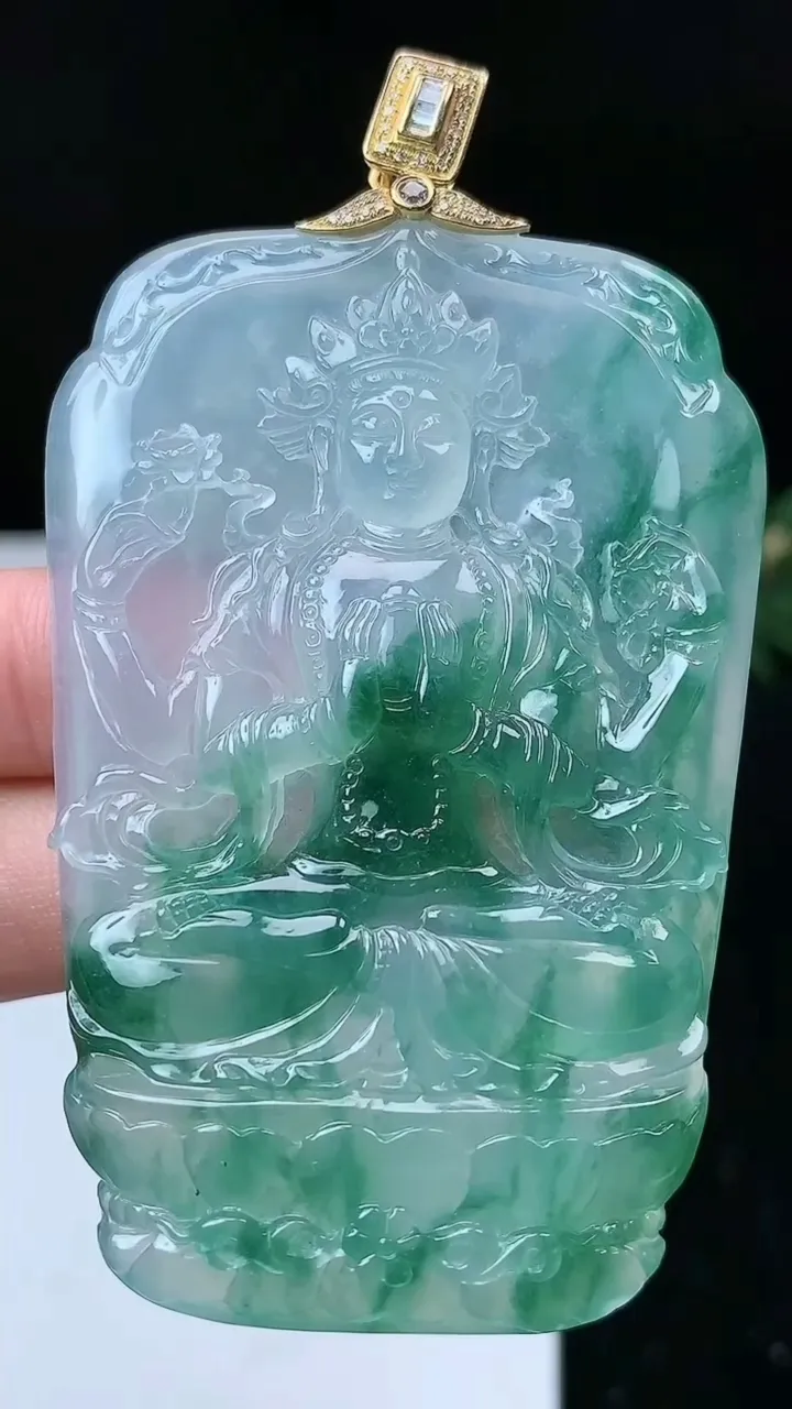 天然A货翡翠千手观音吊坠，尺寸65-43.3-7，重量:41.28g
11月26日
