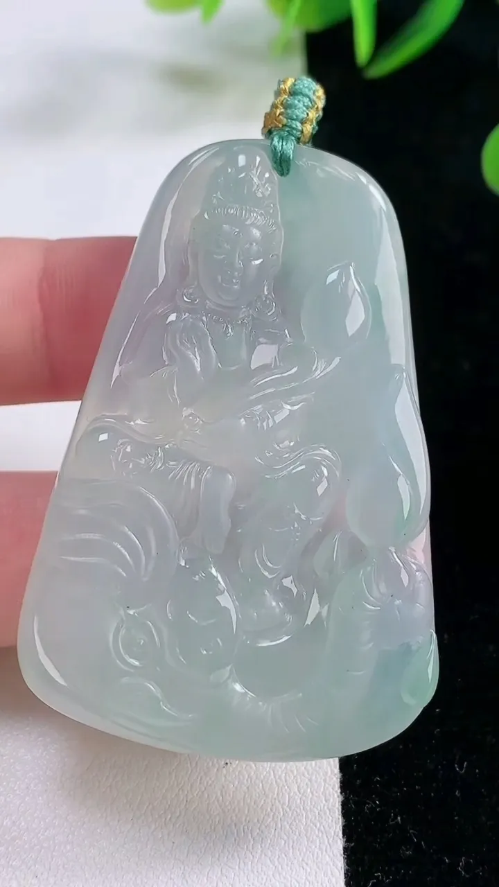 天然A货翡翠普贤菩萨吊坠，尺寸54-36-5.7，重量:25.38g
11月26日