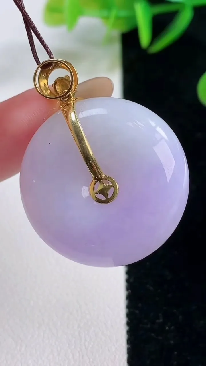 天然A货翡翠18K金紫罗兰平安扣吊坠，尺寸28-11，重量:20.62g
11月26日