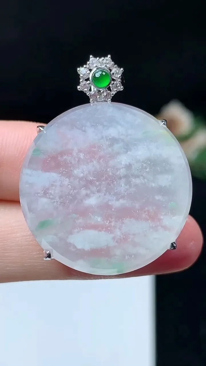 天然A货翡翠无事牌吊坠，尺寸27.8-7.7，重量:9.46g
11月26日