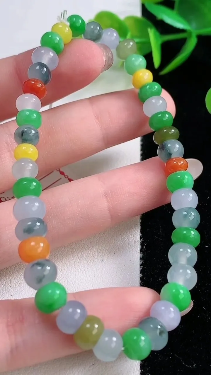 天然A货翡翠三彩算盘珠手串，尺寸6.3-4-41颗，重量:16.93g11月26日
工厂直销收藏佳品,种好水足，色泽均匀，有种有色，上手高大气！