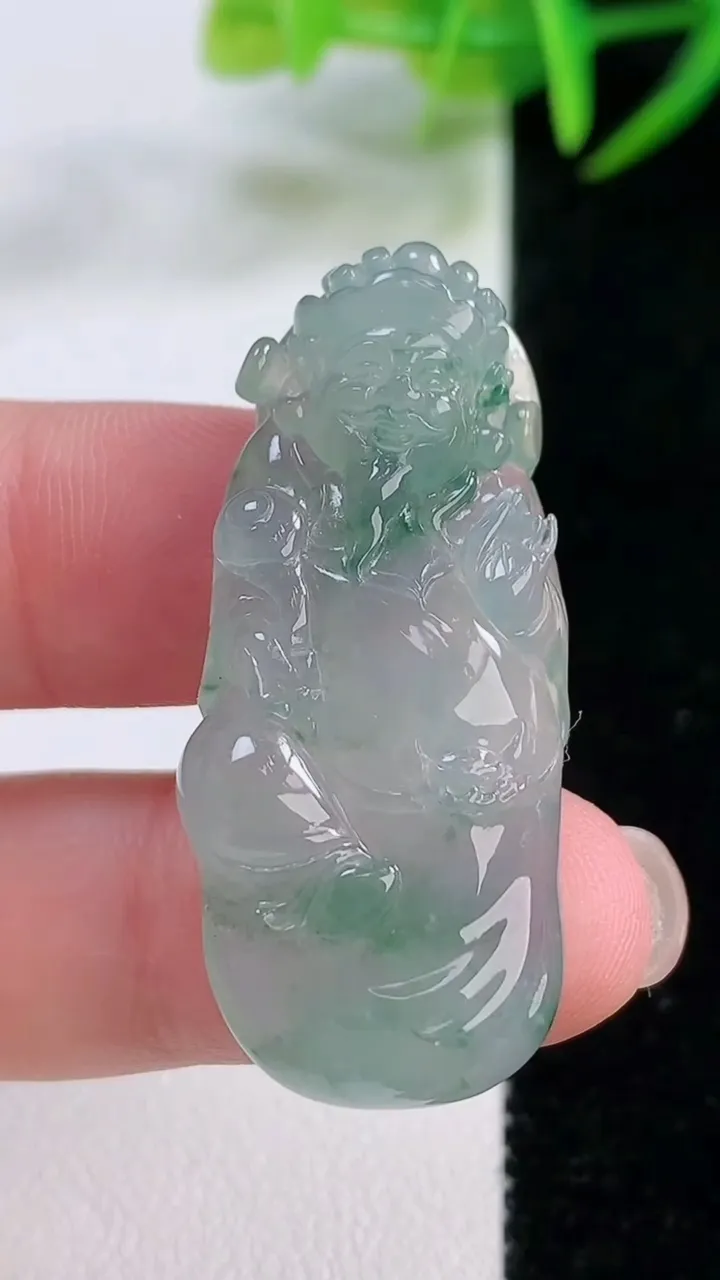 天然A货翡翠冰种飘花财神爷吊坠，尺寸39.6-16.8-5.2，重量:9.01g
11月26日