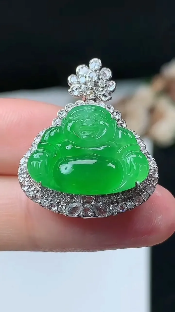 天然A货翡翠佛公吊坠，尺寸27.3-22.3-11，裸石14.3-18.7，重量:5.65g
11月