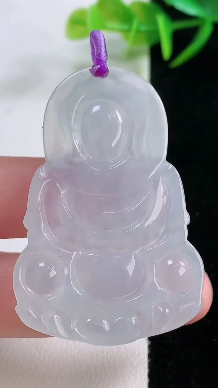 天然A货翡翠观音菩萨吊坠，尺寸49.6-33.3-5.4，重量:15.24g
11月26日