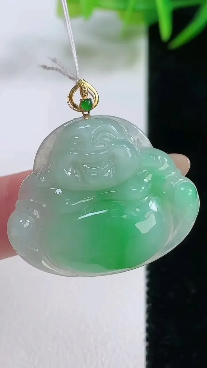 天然A货翡翠佛公吊坠，尺寸25-30-5.7，重量:6.32g
11月26日