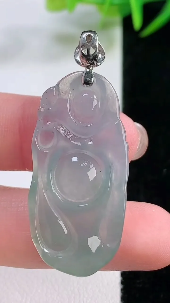 天然A货翡翠布袋佛吊坠，尺寸36.8-17.8-4.6，重量:6.18g
11月26日