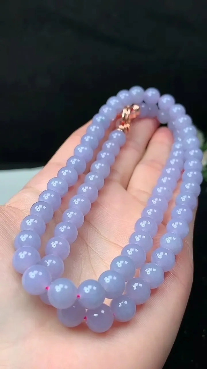 天然A货翡翠紫罗兰圆珠项链，尺寸8.2-70颗，重量:65.64g11月26日
工厂直销收藏佳品,种