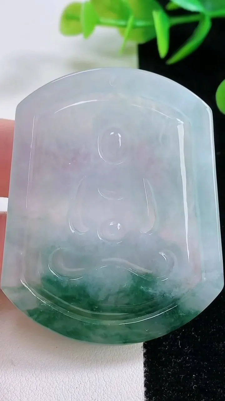 天然A货翡翠冰种飘花阿弥陀佛吊坠，尺寸55.5-44.7-5.5，重量:28.58g
11月26日