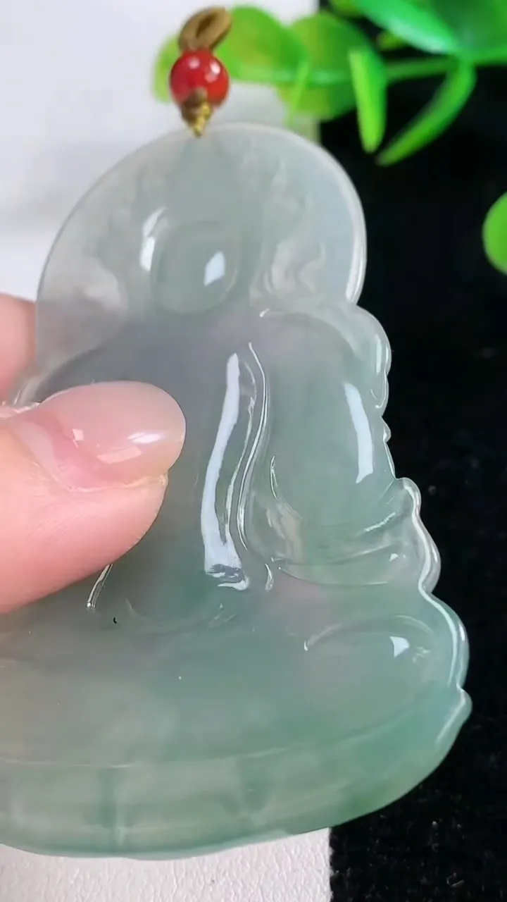 天然A货翡翠度母观音吊坠，尺寸68.8-44.4-5，重量:26.42g
11月26日