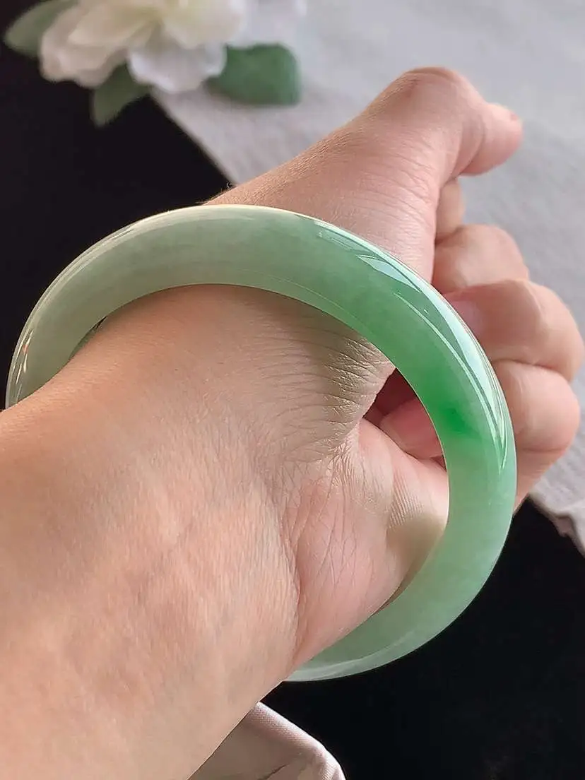 a货翡翠老坑冰种飘绿正装正圈手镯57-58圈口  尺寸57.8×13.8×8.3mm 1125