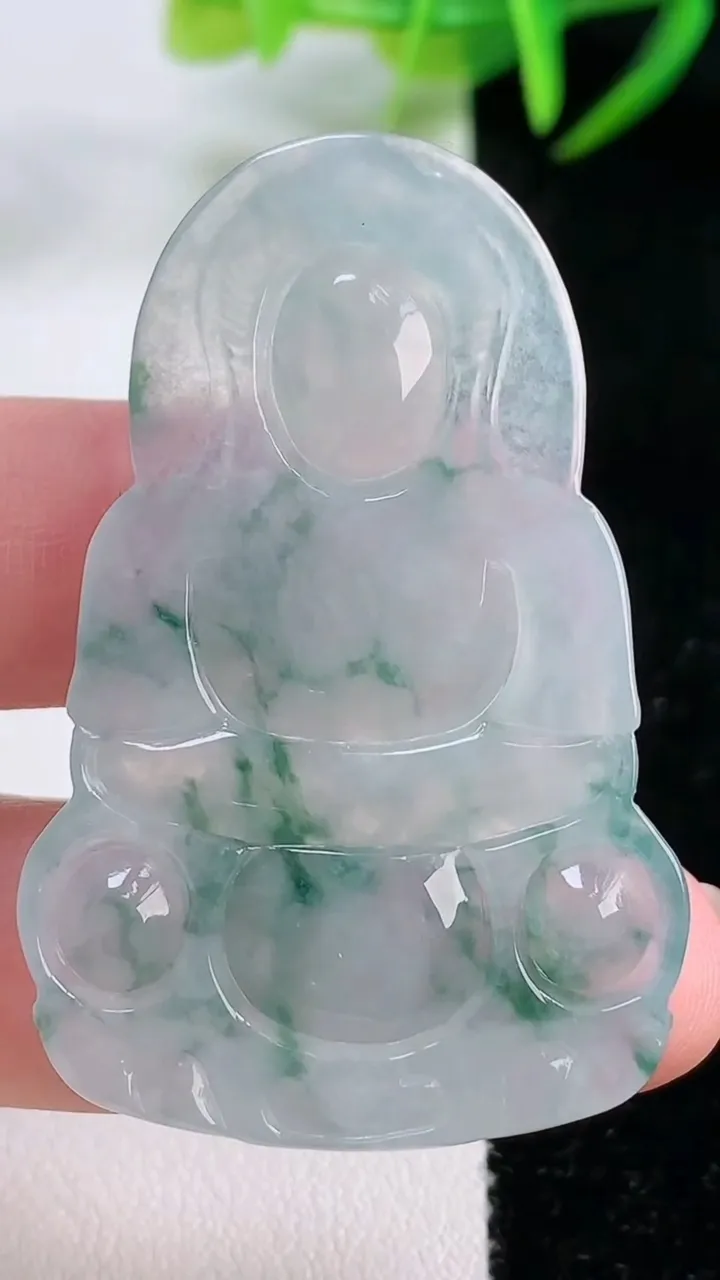 天然A货翡翠冰种飘花观音菩萨吊坠，尺寸48-30-4.6，重量:12.01g
11月26日