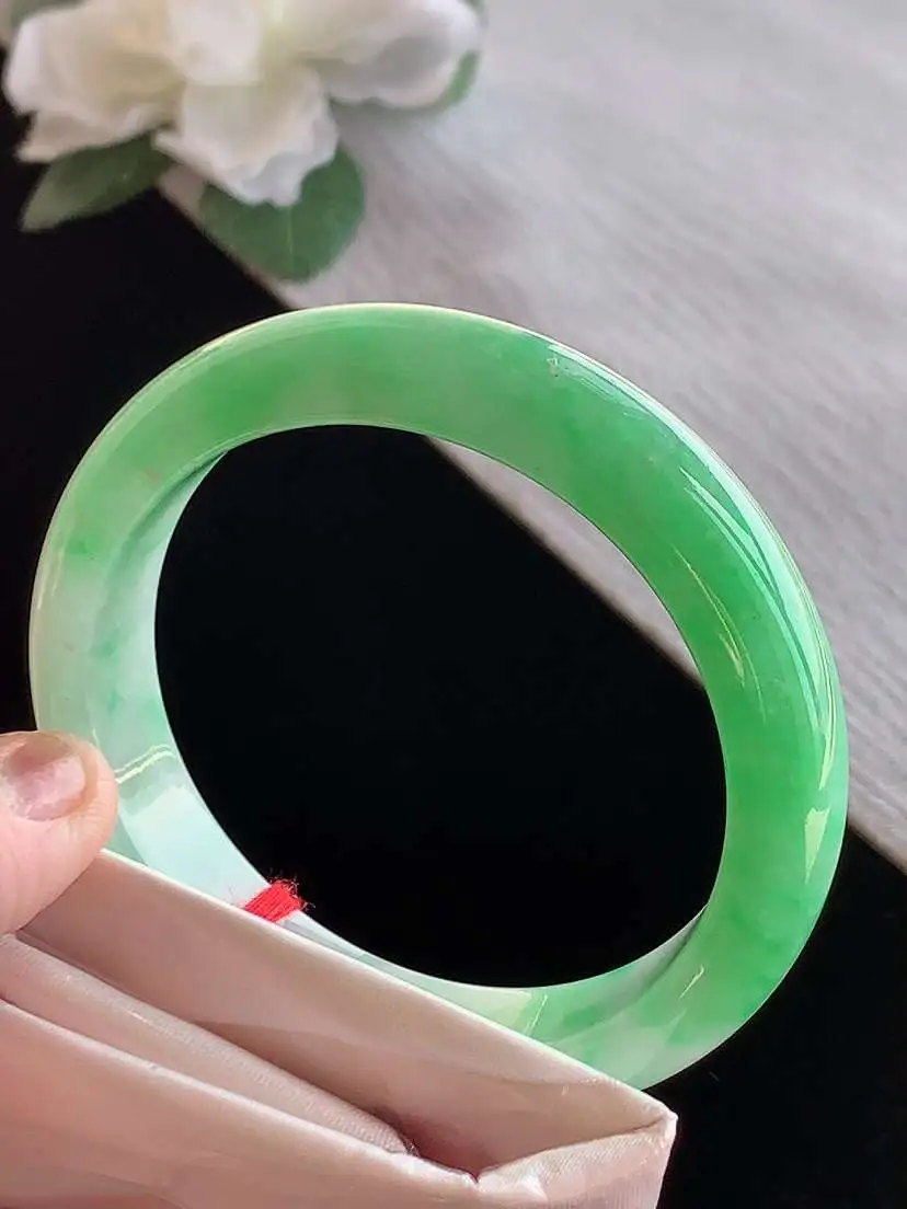 a货翡翠老坑冰种飘绿正装正圈手镯54-55圈口  尺寸54.7×12.8×7.8mm 1125
