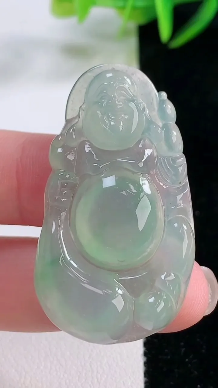 天然A货翡翠布袋佛吊坠，尺寸43.2-24-6，重量:10.35g
11月26日