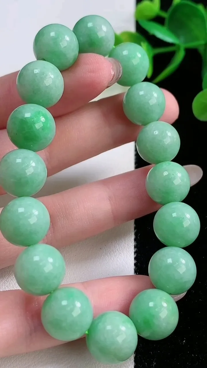 天然A货翡翠圆珠手串，尺寸12-16颗，重量:47.22g11月26日
工厂直销收藏佳品,种好水足，