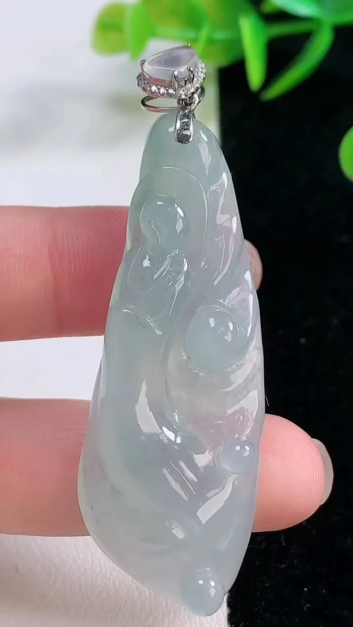 天然A货翡翠无相佛吊坠，尺寸54.4-20.2-8.5，重量:16.19g
11月26日