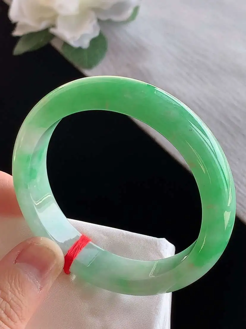 a货翡翠老坑冰种飘绿正装正圈手镯54-55圈口  尺寸54.7×12.8×7.8mm 1125