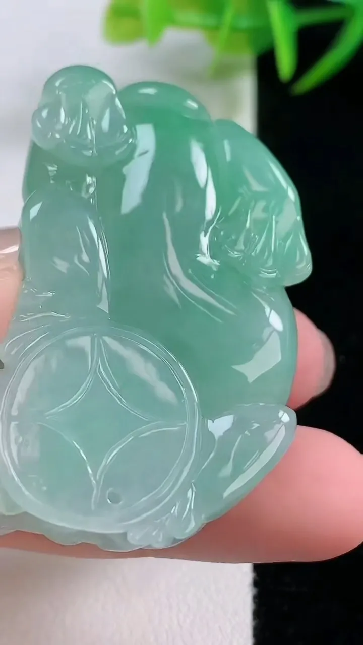 天然A货翡翠霸王貔貅吊坠，尺寸48-28.4-12.8，重量:40.80g
11月26日