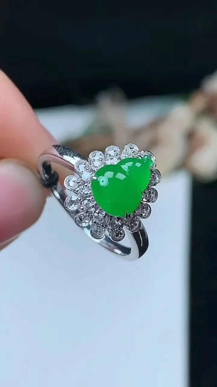 天然A货翡翠葫芦戒指，尺寸17-8.6-6.4，重量:2.56g2025年11月26日
工厂直销收藏