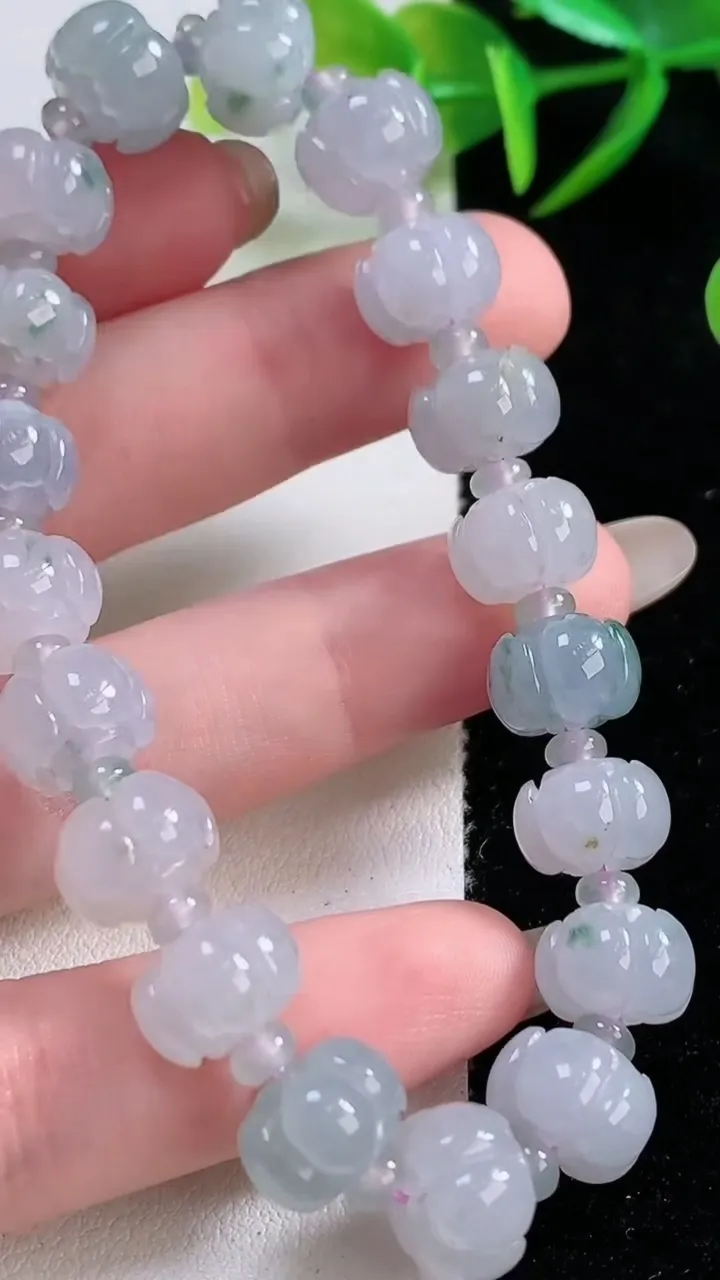 天然A货翡翠紫罗兰飘花莲花手串，尺寸10.3-6.4-19颗，重量:29.38g11月26日
工厂直