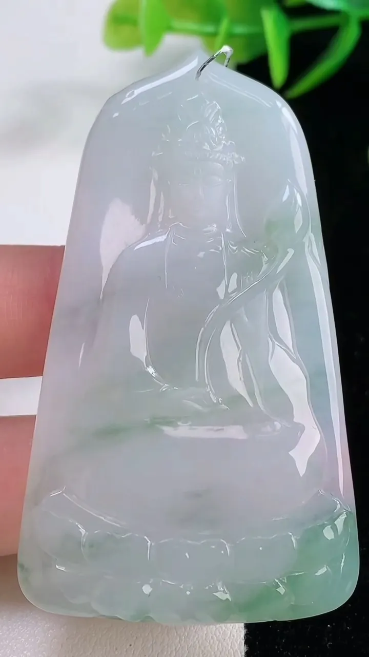 天然A货翡翠大势至菩萨吊坠，尺寸64.3-37.2-5.5，重量:28.43g
11月26日