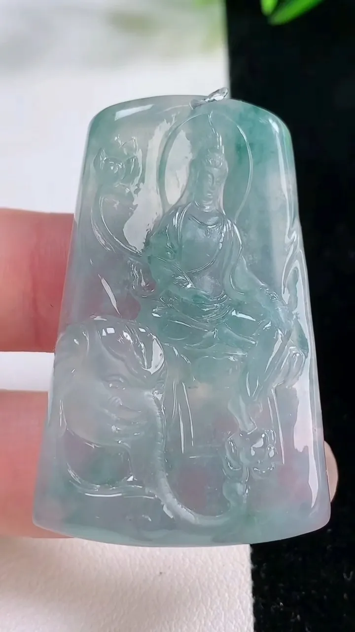 天然A货翡翠种飘花普贤菩萨吊坠，尺寸46.6-29.5-5.6，重量:17.48g
11月26日