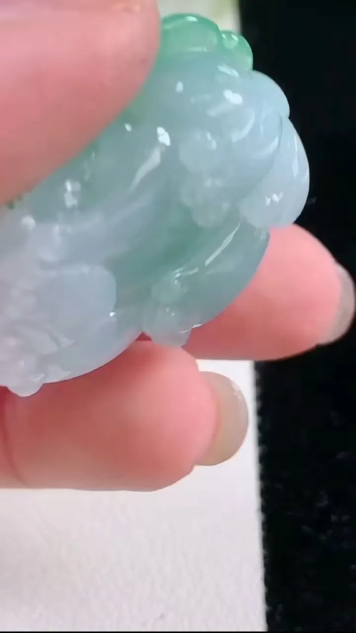 天然A货翡翠貔貅吊坠，尺寸31.7-22.7-14.3，重量:21.46g
11月26日