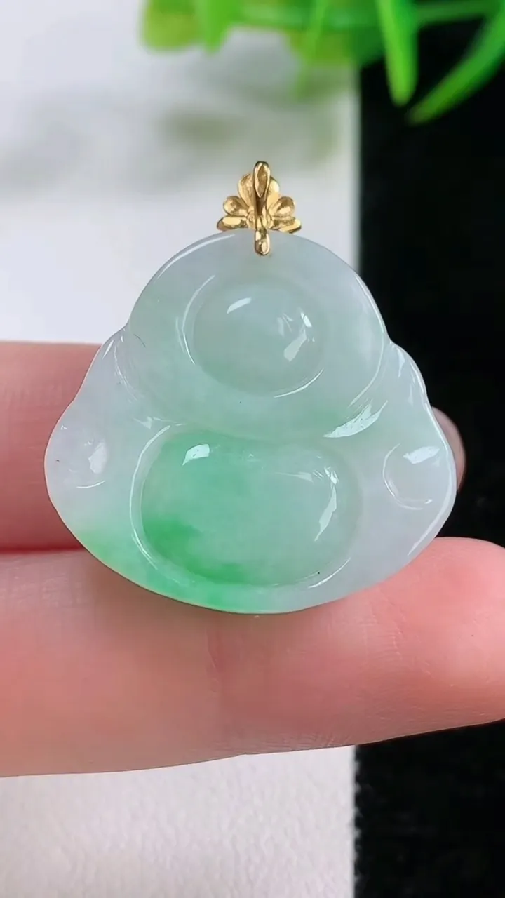 天然A货翡翠佛公吊坠，尺寸25.7-26.6-8.8，重量:8.85g
11月26日