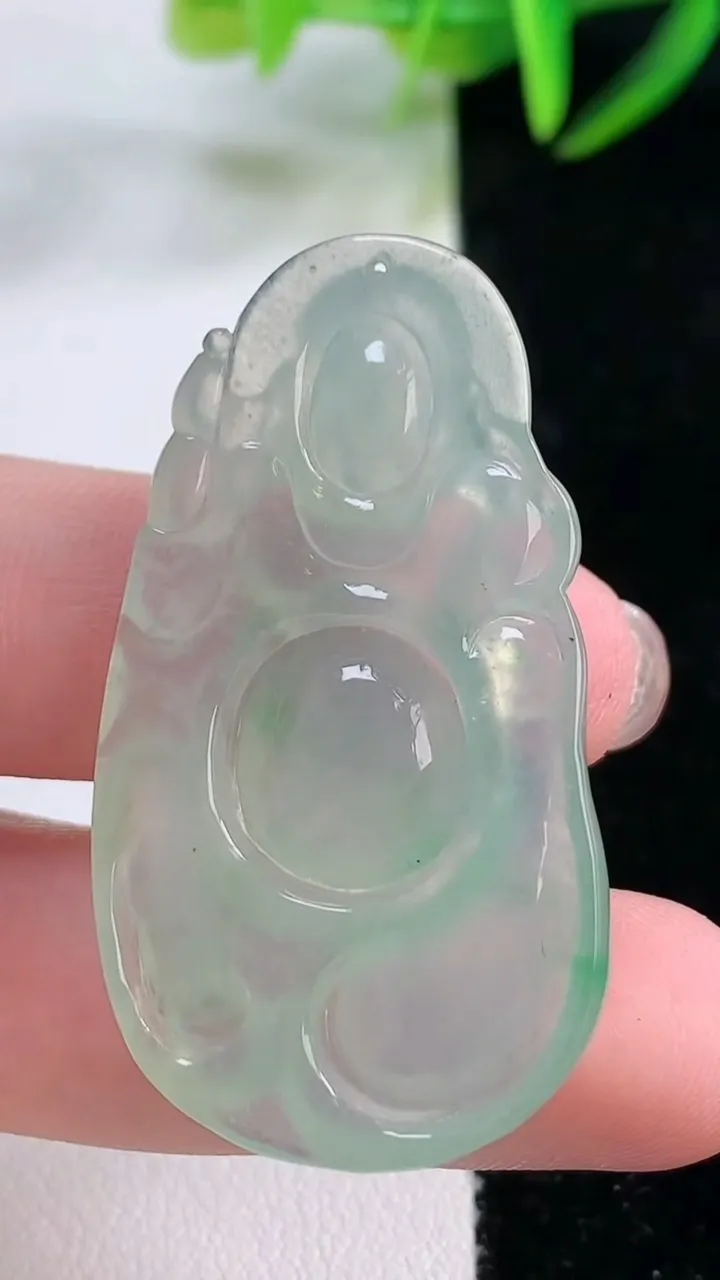 天然A货翡翠布袋佛吊坠，尺寸43.2-24-6，重量:10.35g
11月26日