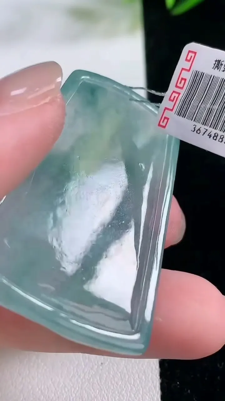 天然A货翡翠种飘花普贤菩萨吊坠，尺寸46.6-29.5-5.6，重量:17.48g
11月26日