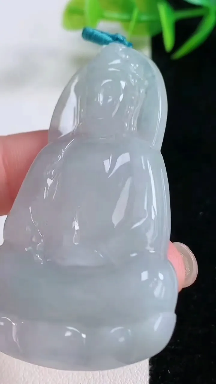 天然A货翡翠观音菩萨吊坠，尺寸60.6-35.8-6.4，重量:25.26g
11月26日