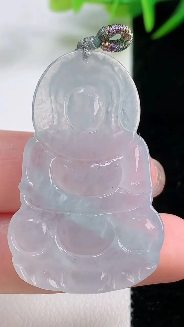 天然A货翡翠观音菩萨吊坠，尺寸43.4-27.6-4.5，重量:9.60g
11月26日