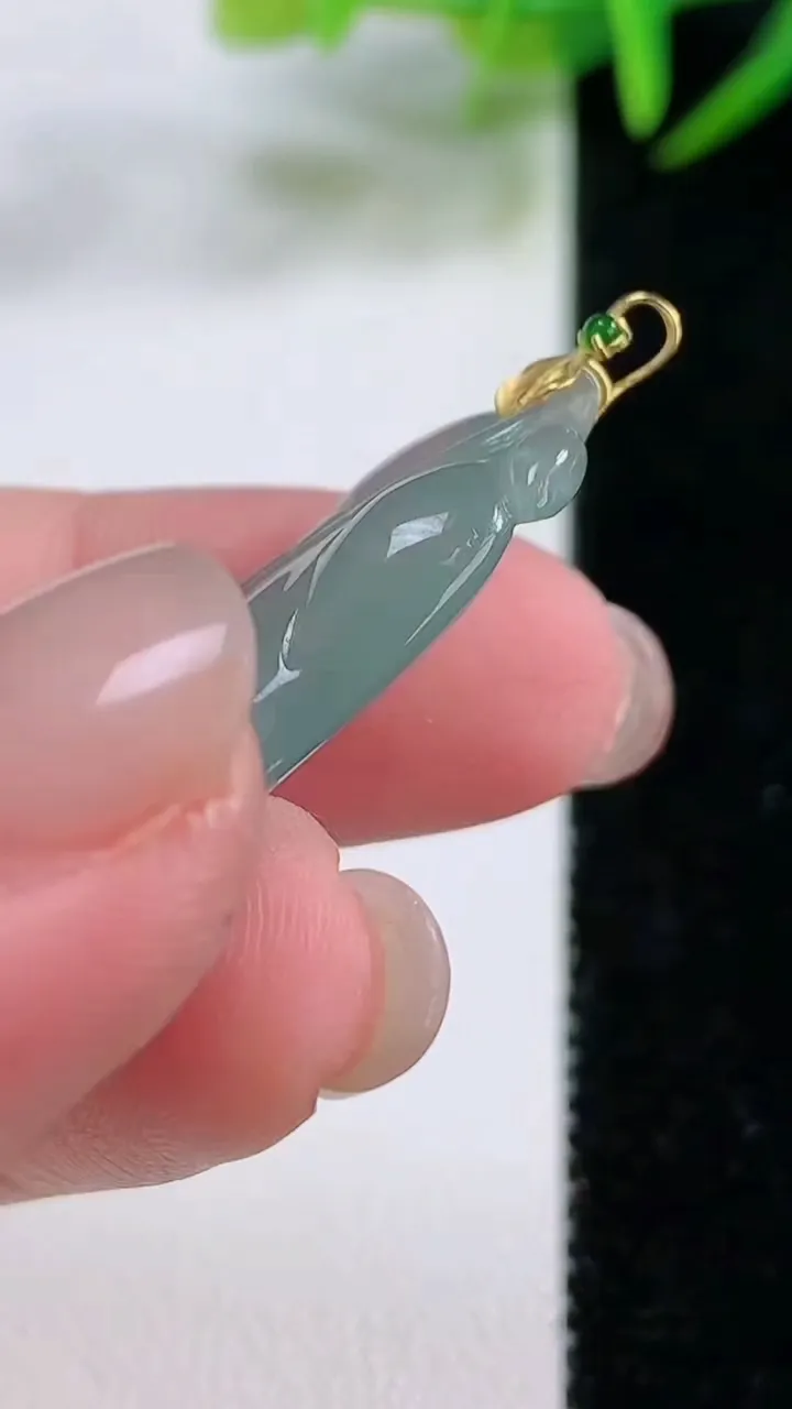 天然A货翡翠金枝玉叶 叶子吊坠，尺寸39-18-4.8，重量:5.91g
11月26日
