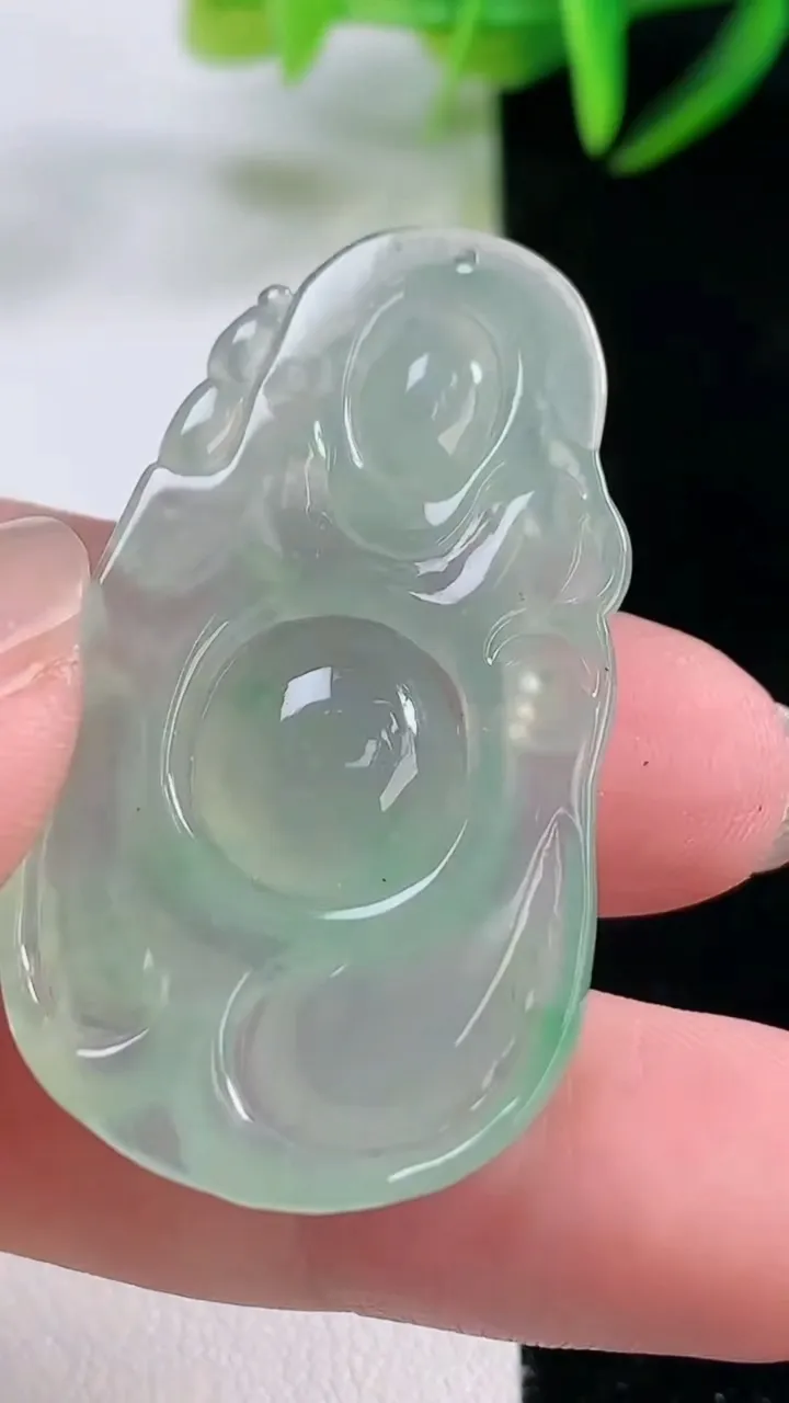 天然A货翡翠布袋佛吊坠，尺寸43.2-24-6，重量:10.35g
11月26日