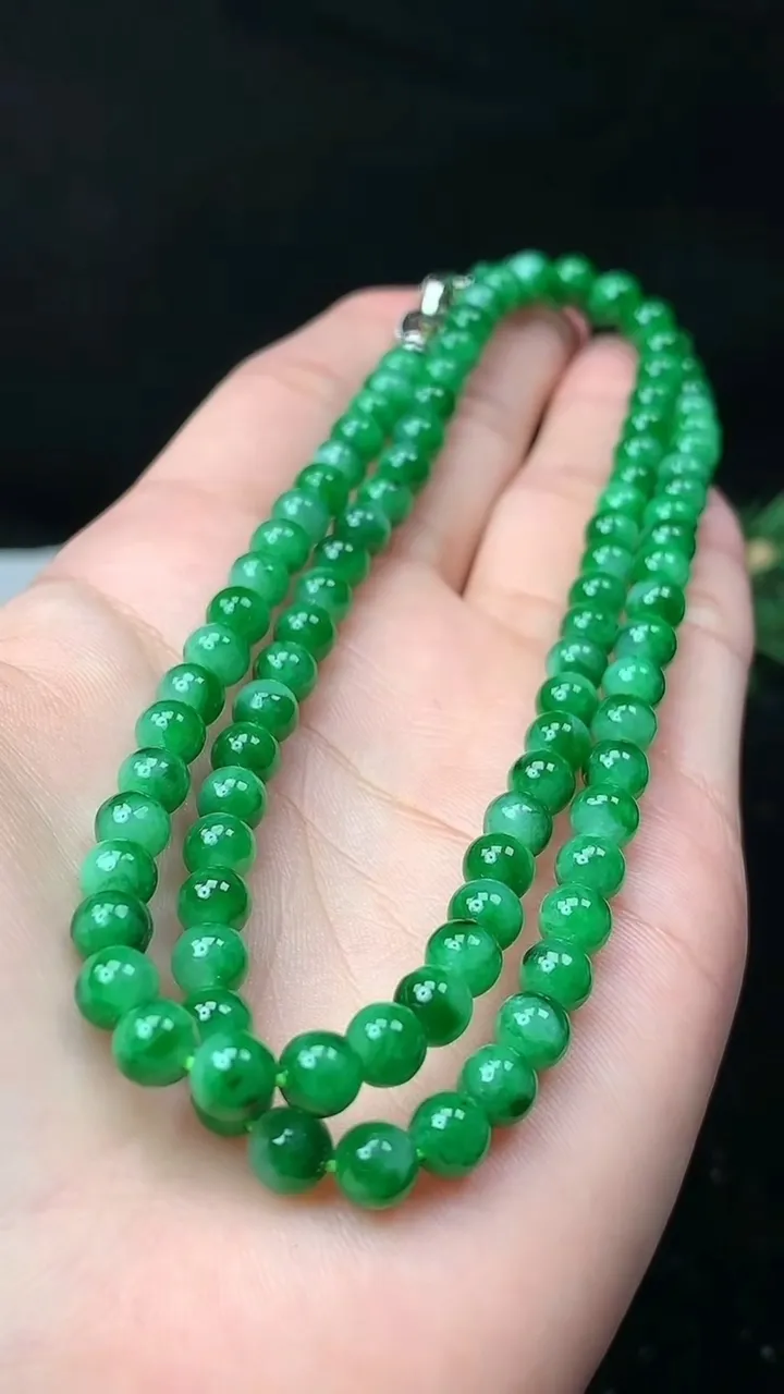天然A货翡翠圆珠项链，尺寸5.7-98颗，重量:30.52g
11月26日
