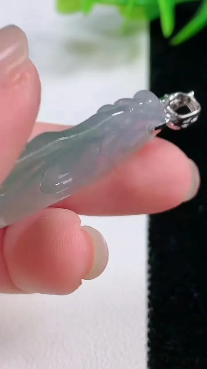 天然A货翡翠布袋佛吊坠，尺寸36.8-17.8-4.6，重量:6.18g
11月26日