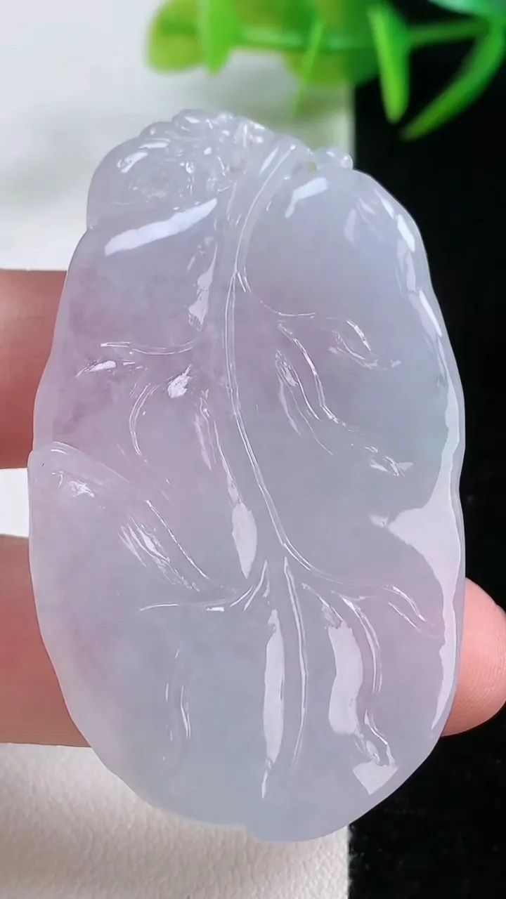 天然A货翡翠紫罗兰金枝玉叶 叶子吊坠，尺寸55.7-32.4-6.7，重量:22.44g
11月26日