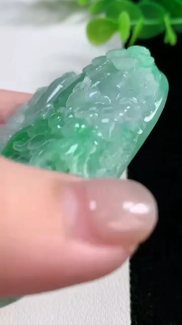 天然A货翡翠山水牌吊坠，尺寸71-46-16，重:94.11g
11月26日