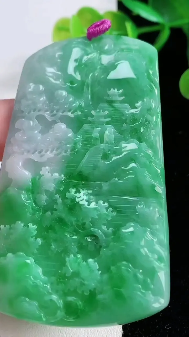 天然A货翡翠山水牌吊坠，尺寸76.7-45-5.6，重量:44.67g
11月26日