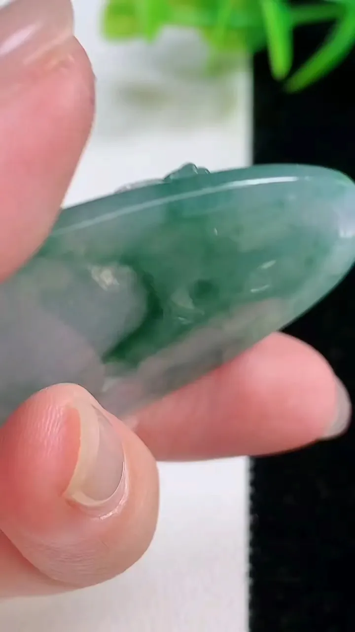 天然A货翡翠不动明王吊坠，尺寸53-31-4.5，重量:16.89g
11月26日